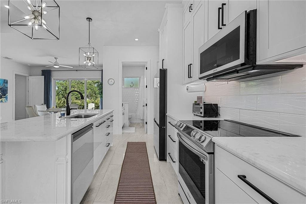 2499 Pine St, Naples, FL 34112-4