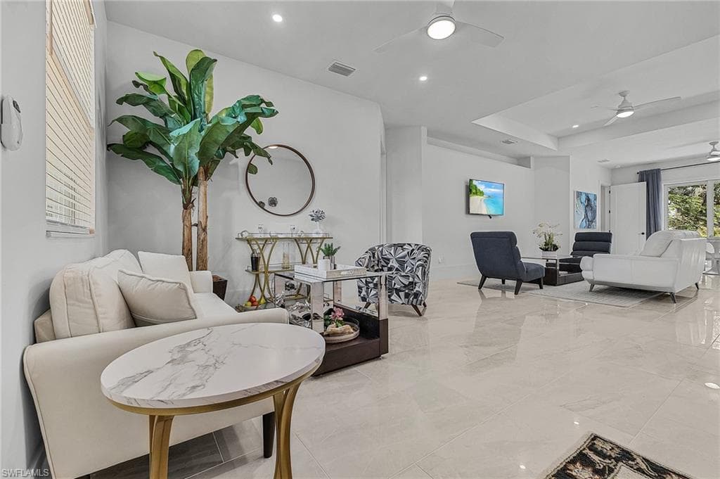 2499 Pine St, Naples, FL 34112-4
