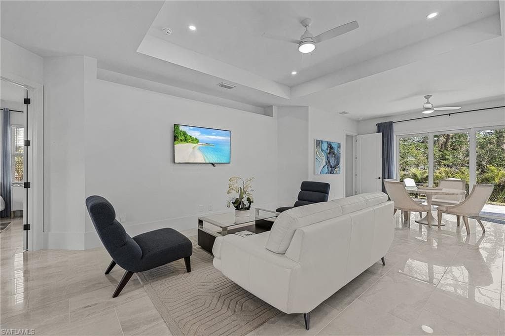 2499 Pine St, Naples, FL 34112-7