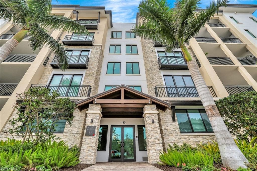 1130 3rd Ave S 211, Naples, FL 34102-4