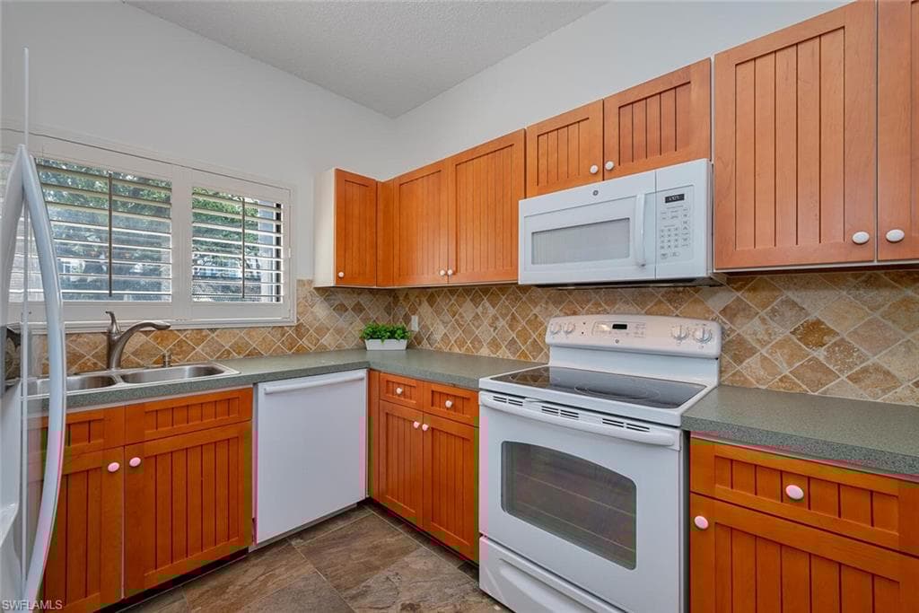 301 Arbor Lake Dr 3-101, Naples, FL 34110-8