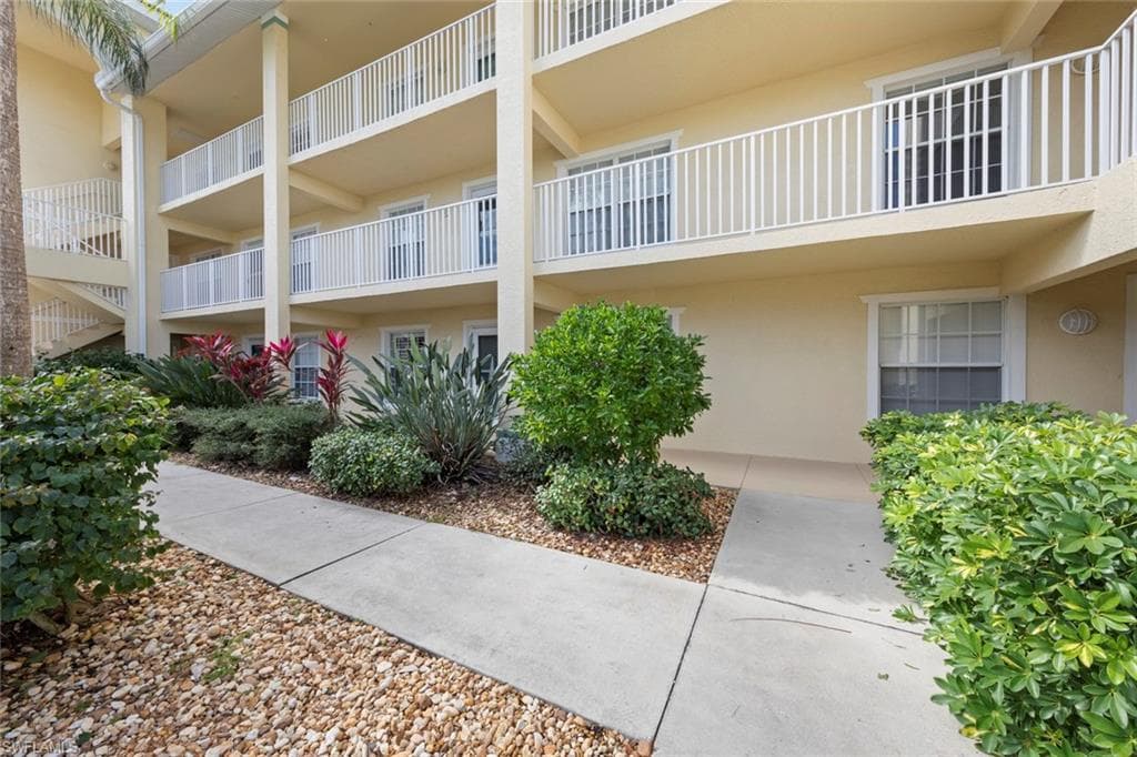 15495 Cedarwood Ln 103, Naples, Fl 34110-27