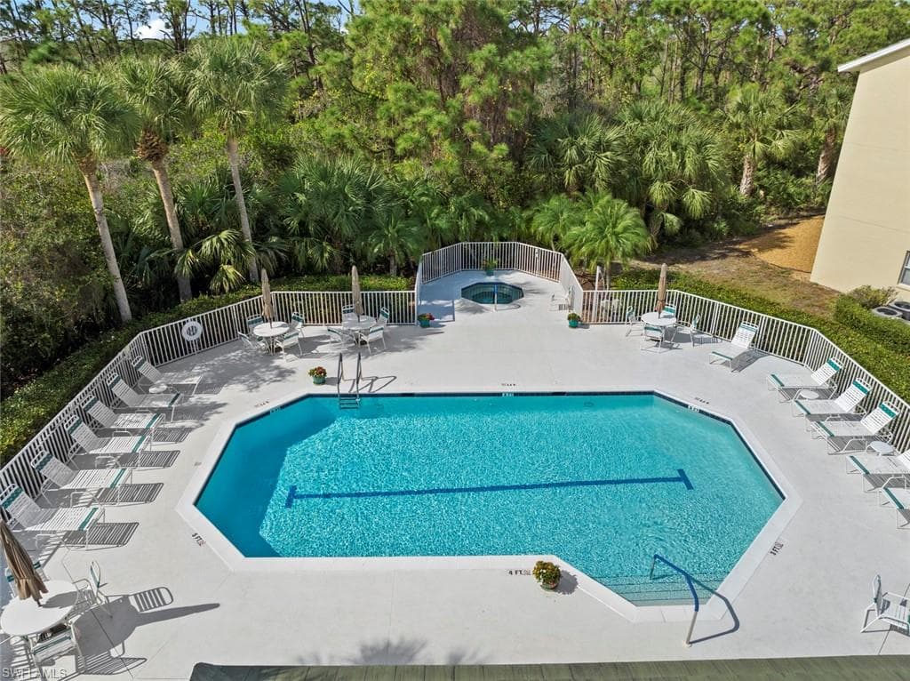 15495 Cedarwood Ln 103, Naples, Fl 34110-32