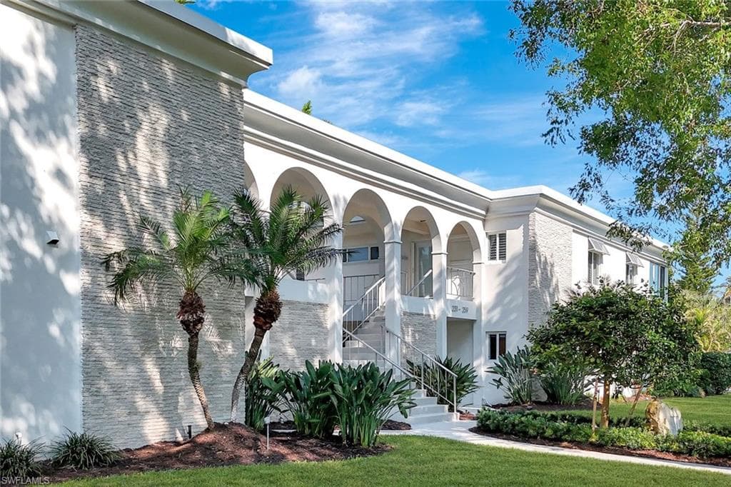 231 3rd Ave S 231, Naples, FL 34102-10