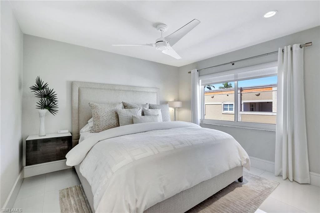 231 3rd Ave S 231, Naples, FL 34102-24