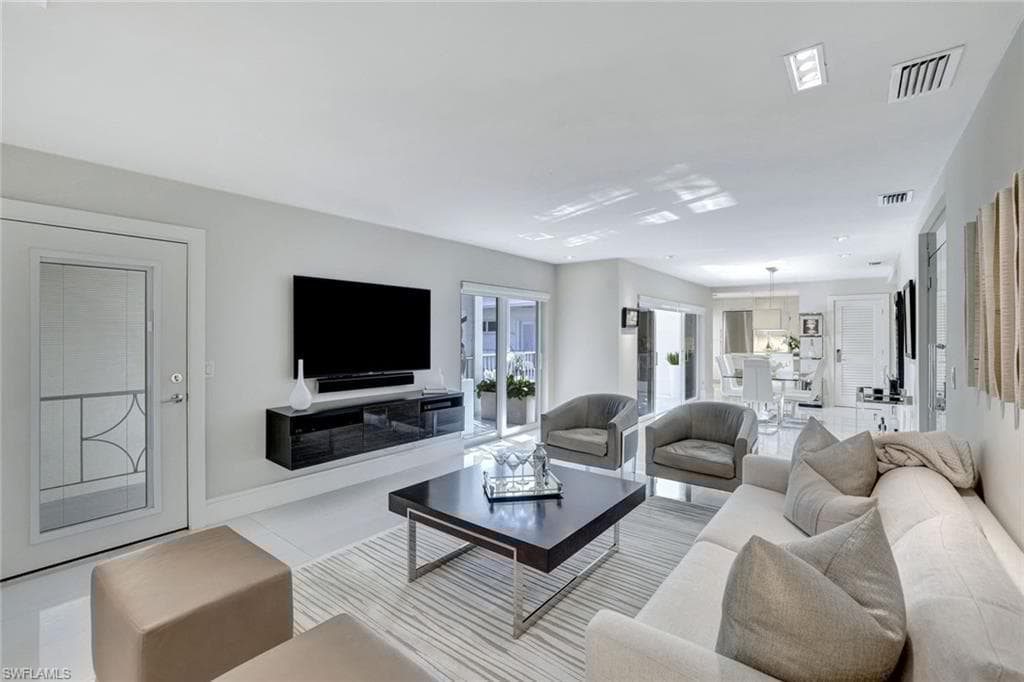 231 3rd Ave S 231, Naples, FL 34102-26