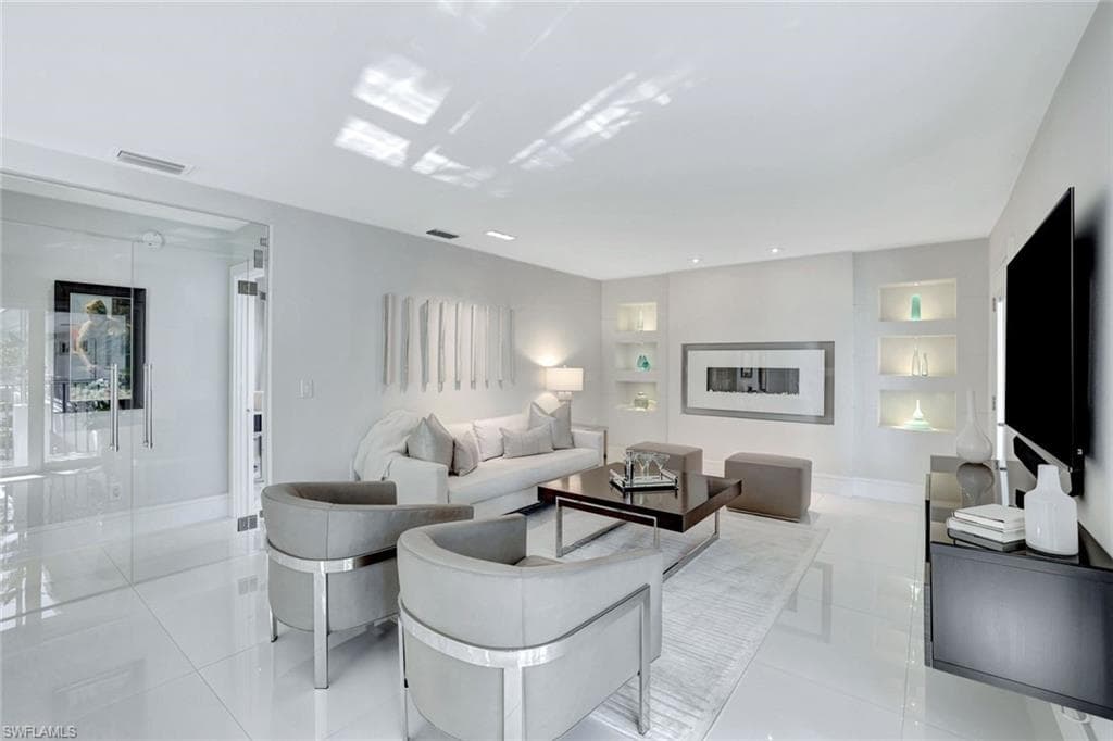 231 3rd Ave S 231, Naples, FL 34102-28