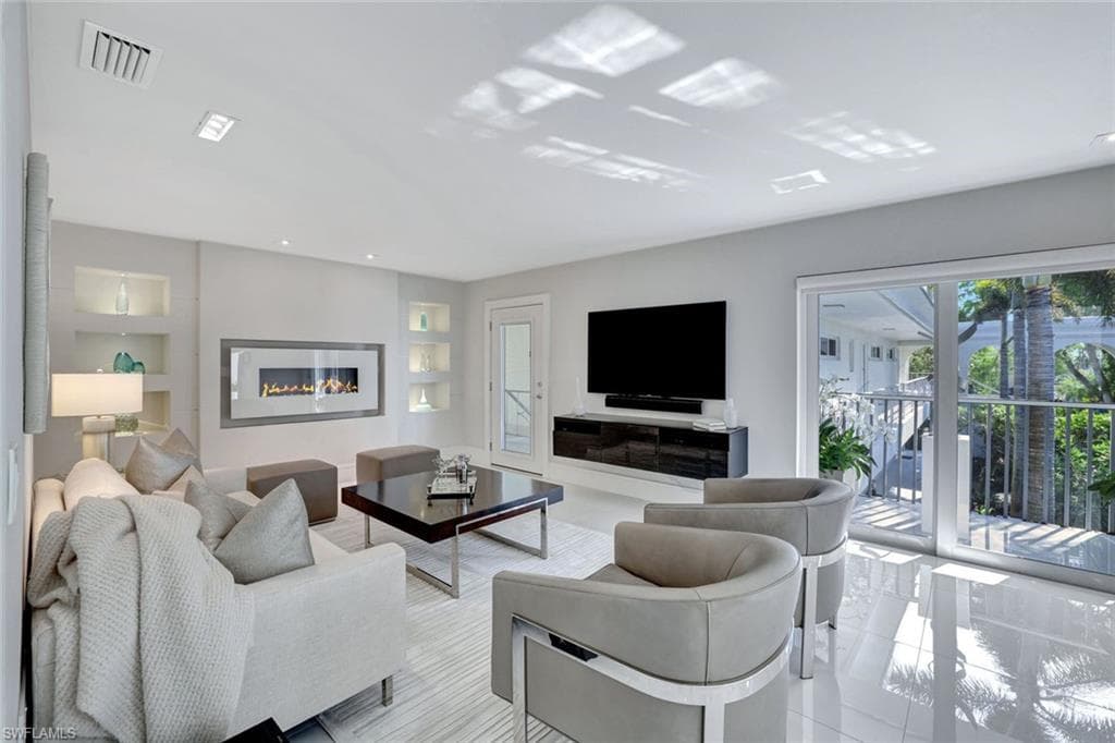 231 3rd Ave S 231, Naples, FL 34102-29