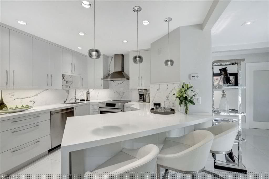 231 3rd Ave S 231, Naples, FL 34102-3