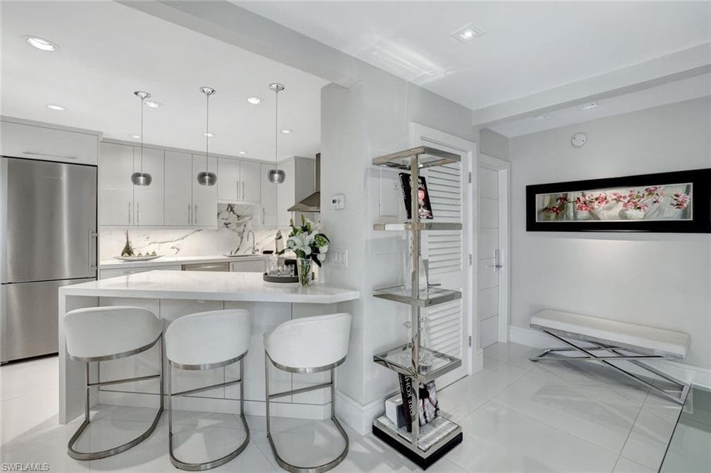 231 3rd Ave S 231, Naples, FL 34102-4