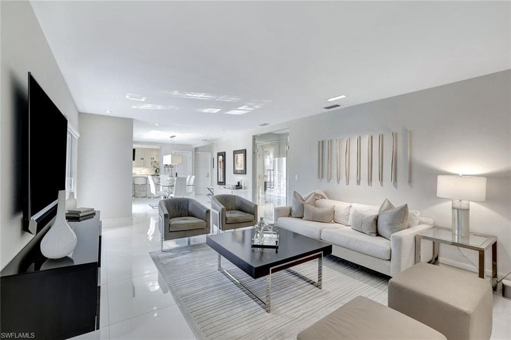 231 3rd Ave S 231, Naples, FL 34102-6