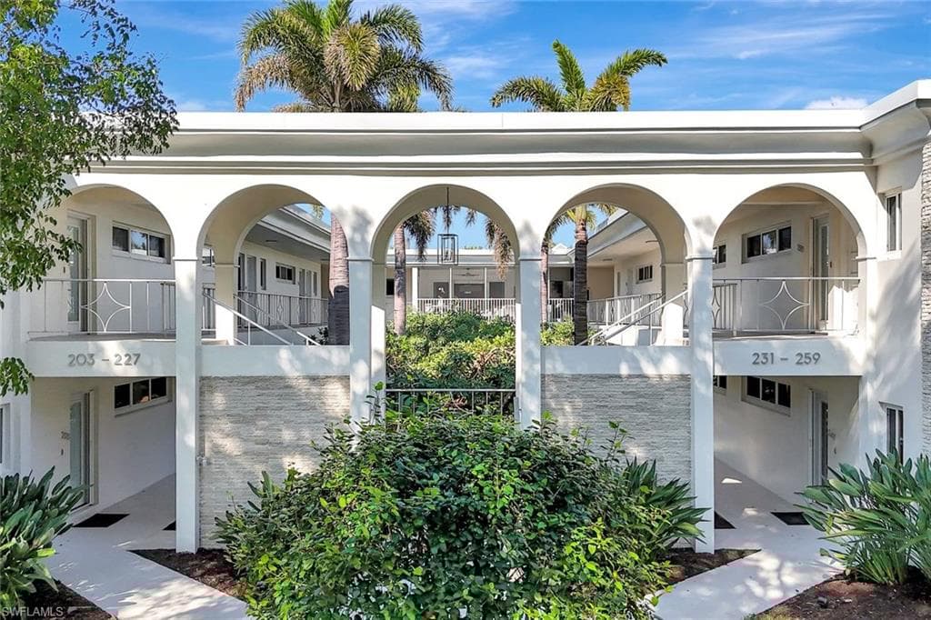 231 3rd Ave S 231, Naples, FL 34102-8