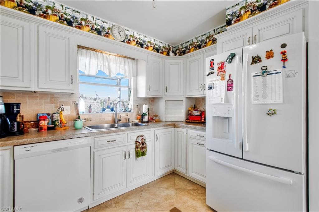 125 Pago Pago Dr E, Naples, FL 34113-9