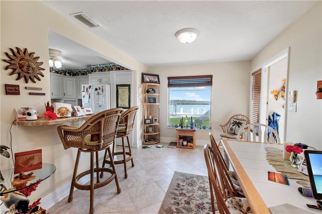 125 Pago Pago Dr E, Naples, FL 34113-11