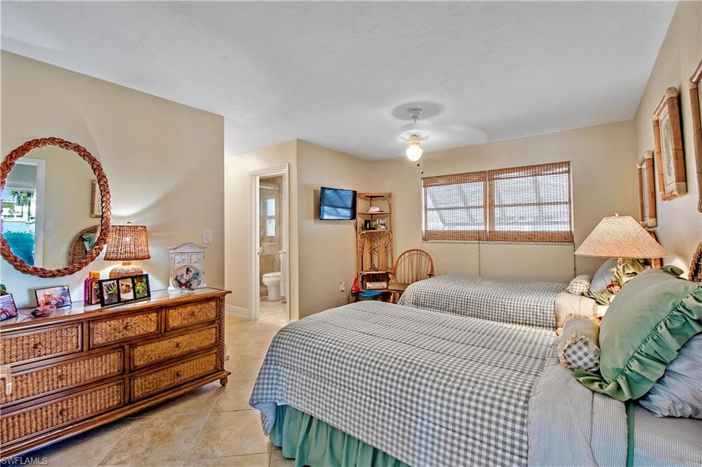 125 Pago Pago Dr E, Naples, FL 34113-16