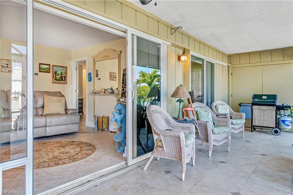 125 Pago Pago Dr E, Naples, FL 34113-18