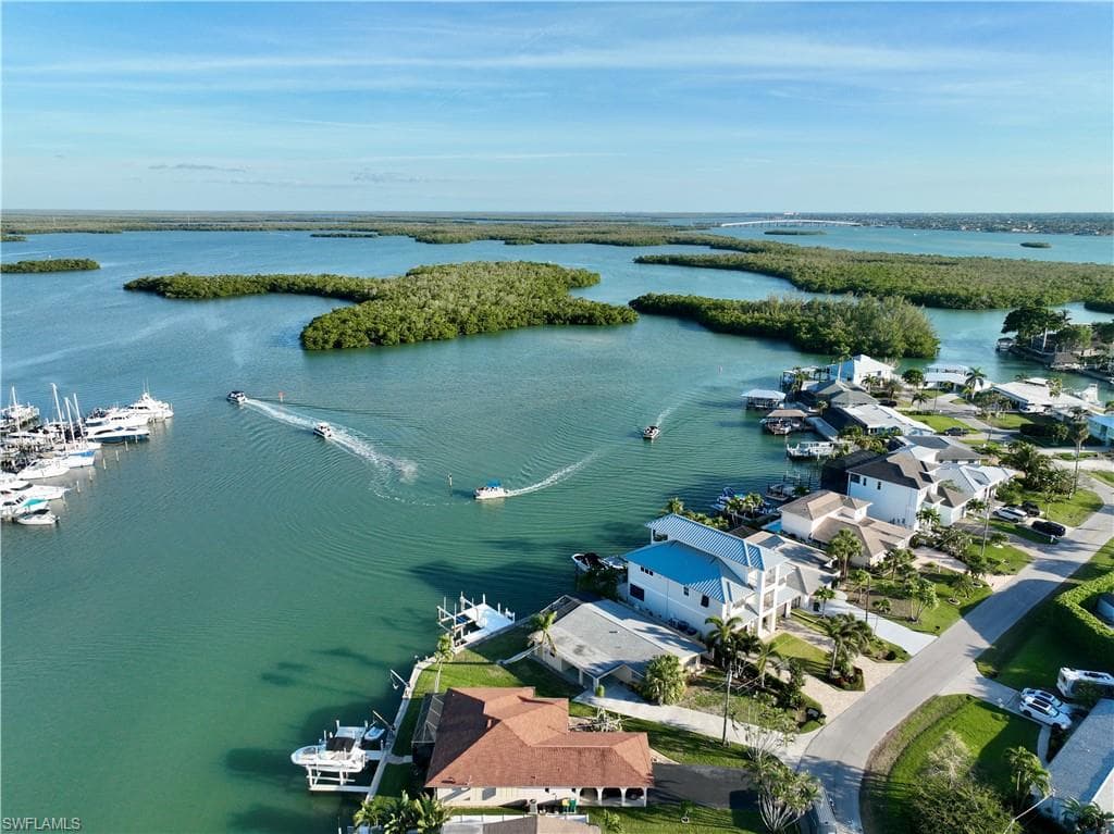 125 Pago Pago Dr E, Naples, FL 34113-34