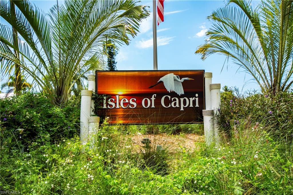 125 Pago Pago Dr E, Naples, FL 34113-35