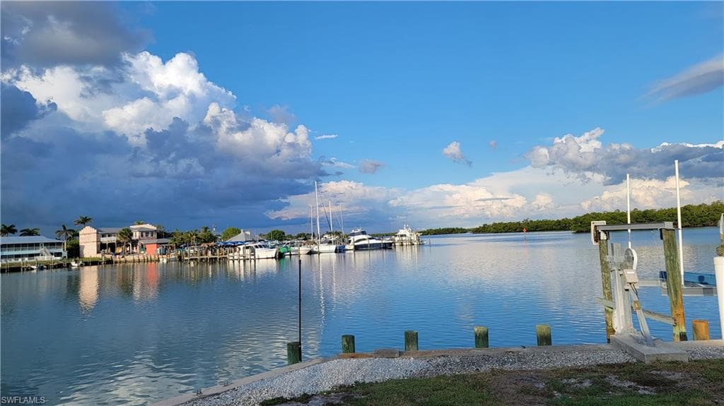 125 Pago Pago Dr E, Naples, FL 34113-4