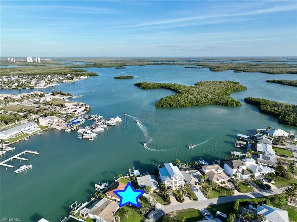 125 Pago Pago Dr E, Naples, FL 34113-5