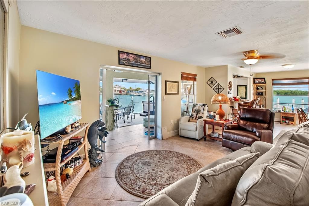 125 Pago Pago Dr E, Naples, FL 34113-7
