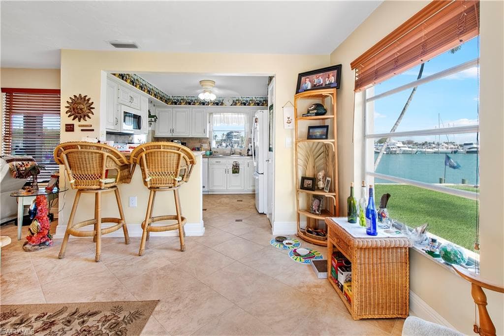 125 Pago Pago Dr E, Naples, FL 34113-8
