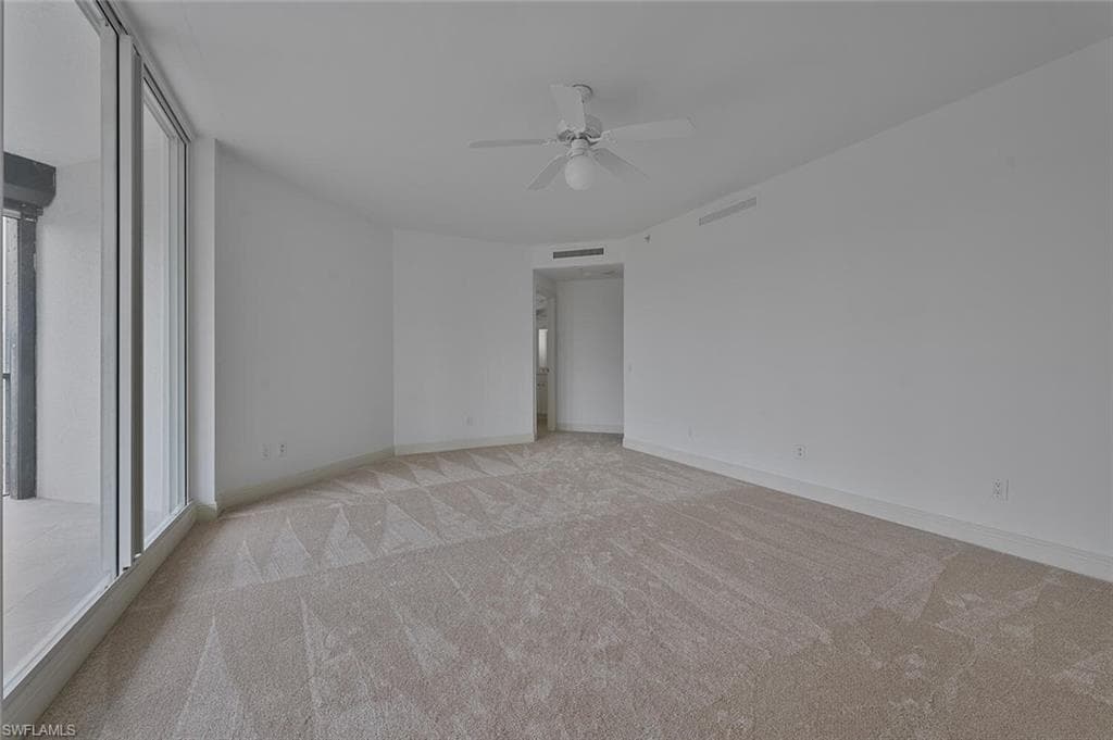 445 Cove Tower Dr 304, Naples, FL 34110-12