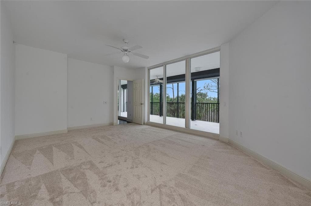 445 Cove Tower Dr 304, Naples, FL 34110-14