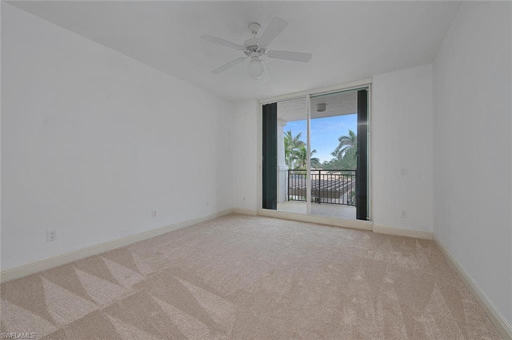 445 Cove Tower Dr 304, Naples, FL 34110-16