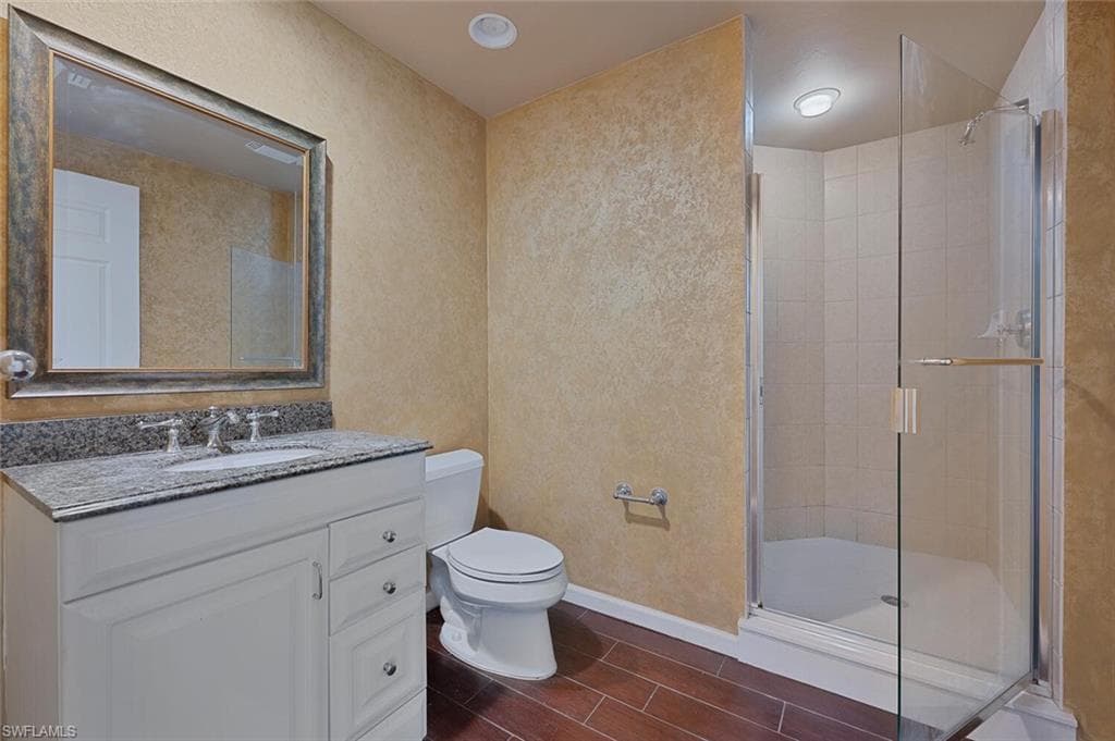 445 Cove Tower Dr 304, Naples, FL 34110-17