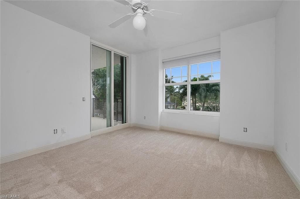 445 Cove Tower Dr 304, Naples, FL 34110-18