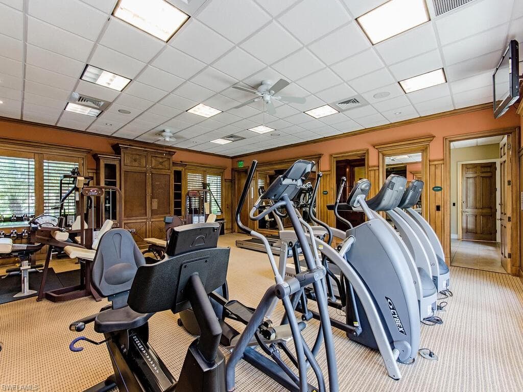445 Cove Tower Dr 304, Naples, FL 34110-21