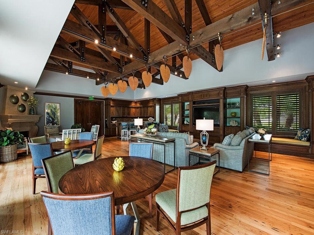 445 Cove Tower Dr 304, Naples, FL 34110-22