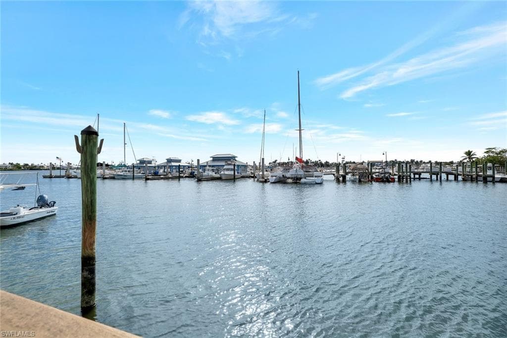 900 Broad Ave S 320, Naples, FL 34102-14
