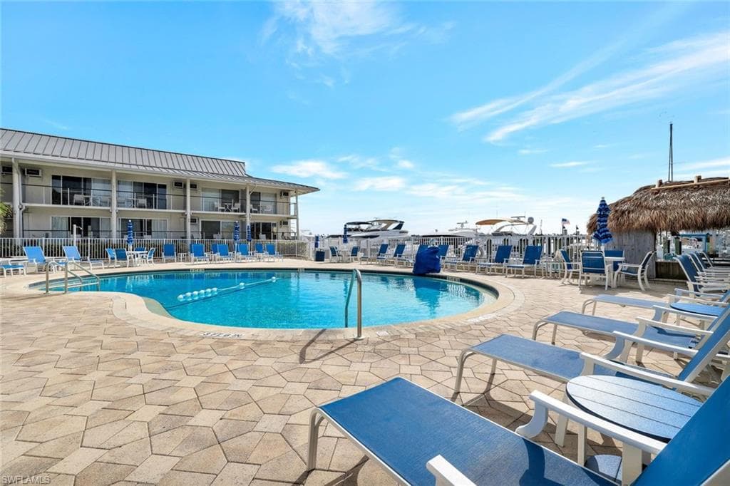 900 Broad Ave S 320, Naples, FL 34102-17