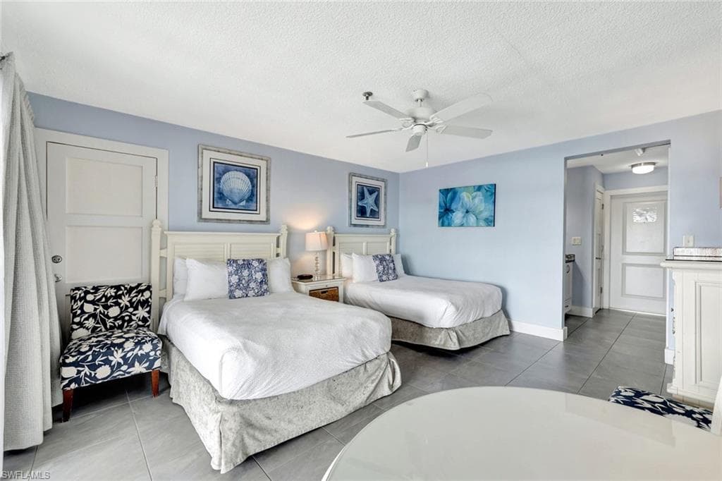 900 Broad Ave S 320, Naples, FL 34102-5