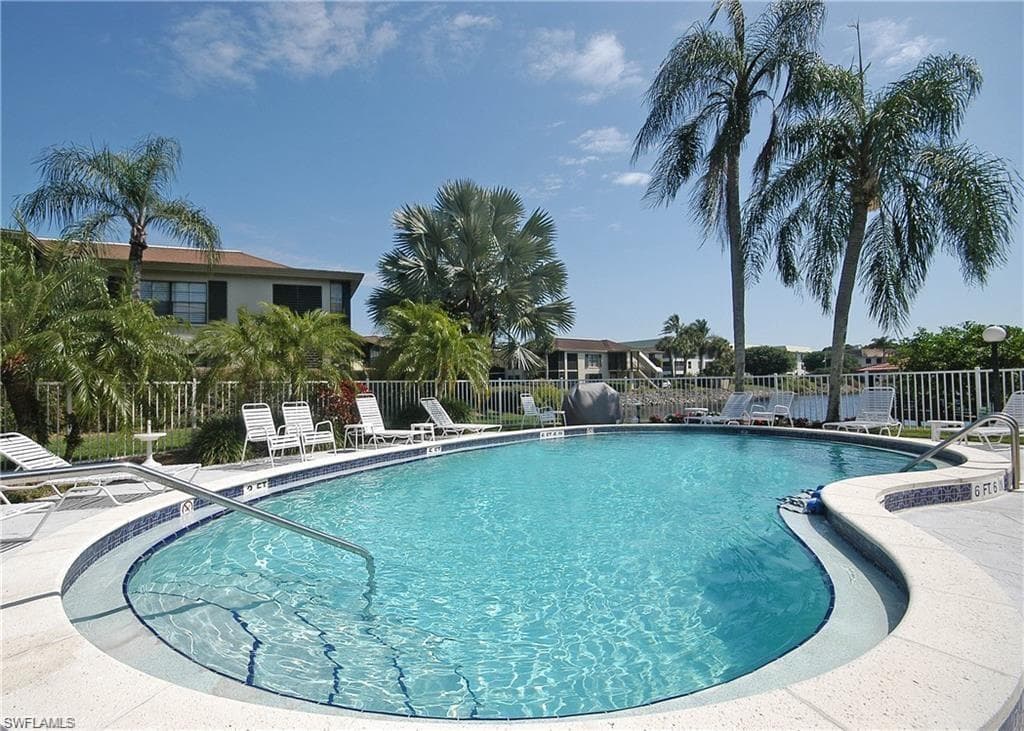 3150 Binnacle Dr 212, Naples, FL 34103-13