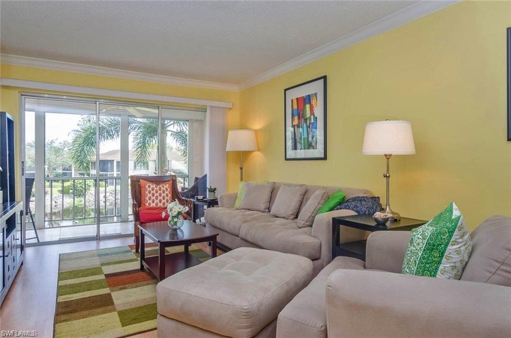 3150 Binnacle Dr 212, Naples, FL 34103-6