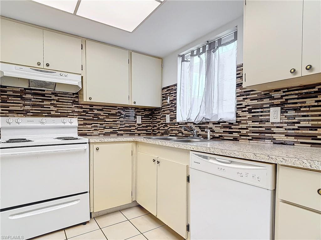 185 Palm Dr K, Naples, FL 34112-12