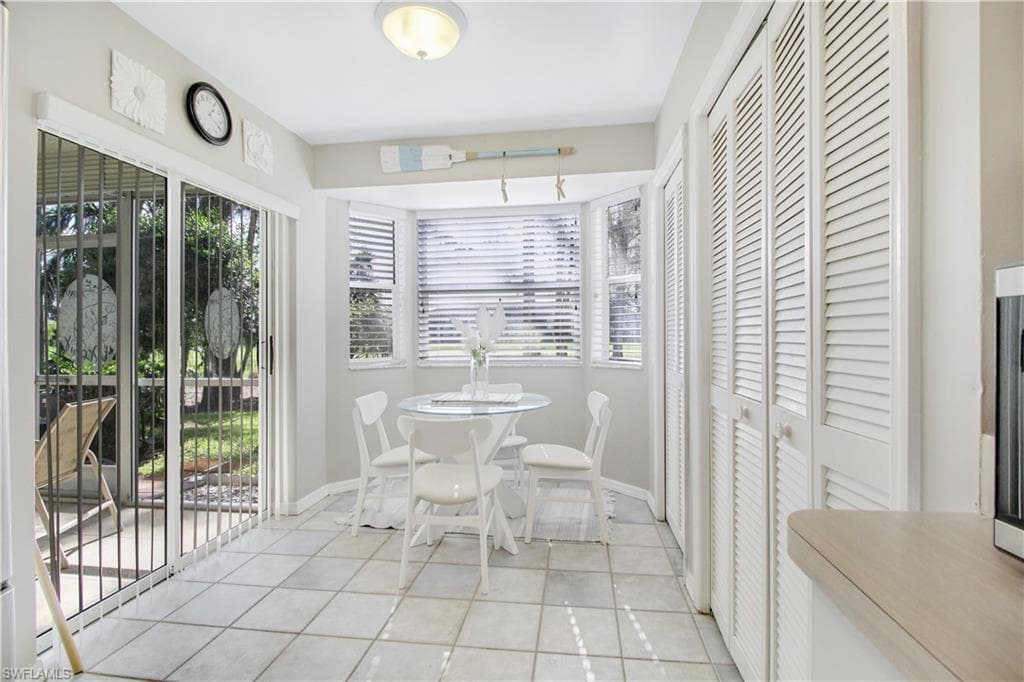7320 Glenmoor Ln 2105, Naples, FL 34104-17