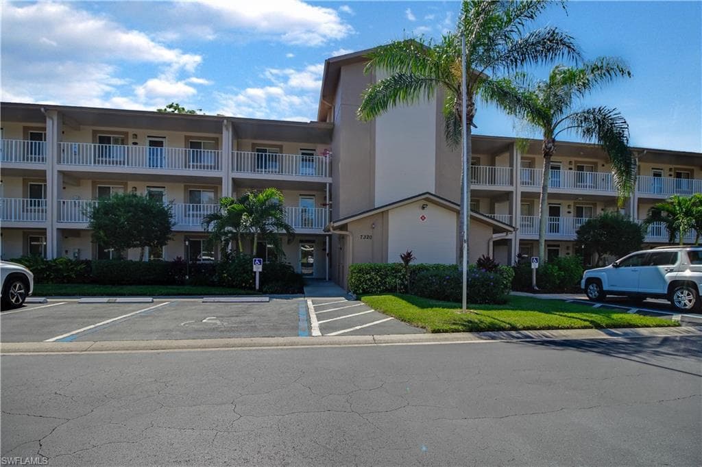 7320 Glenmoor Ln 2105, Naples, FL 34104-2
