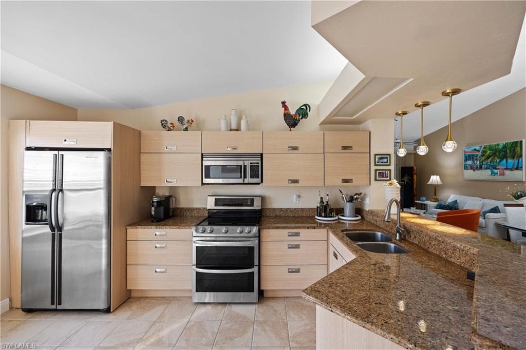 2516 Orchid Bay Dr 201, Naples, FL 34109-12