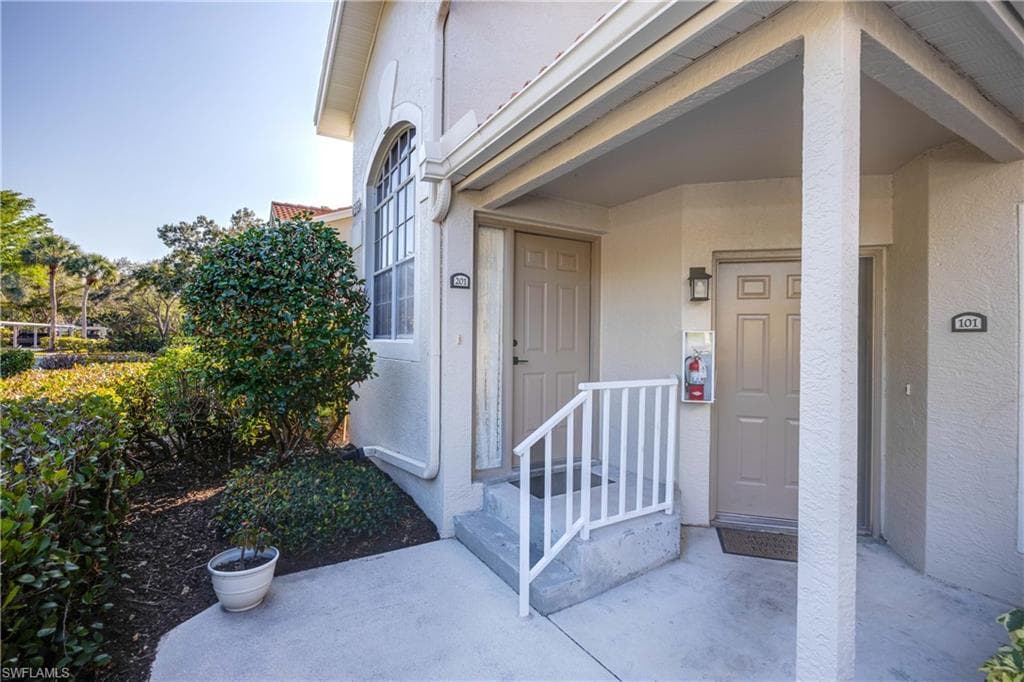 2516 Orchid Bay Dr 201, Naples, FL 34109-5