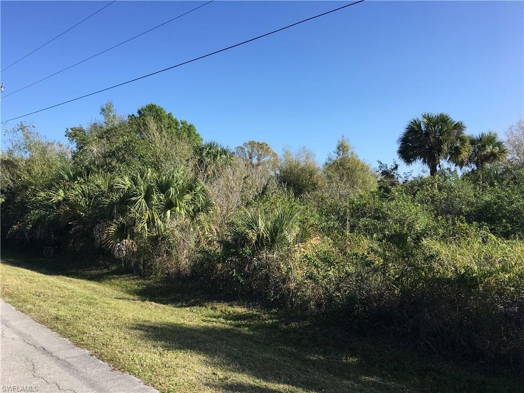 660 16th St NE, Naples, FL 34120-9