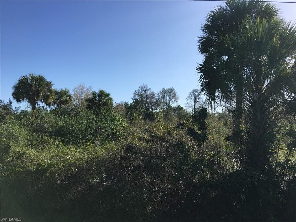 660 16th St NE, Naples, FL 34120-10