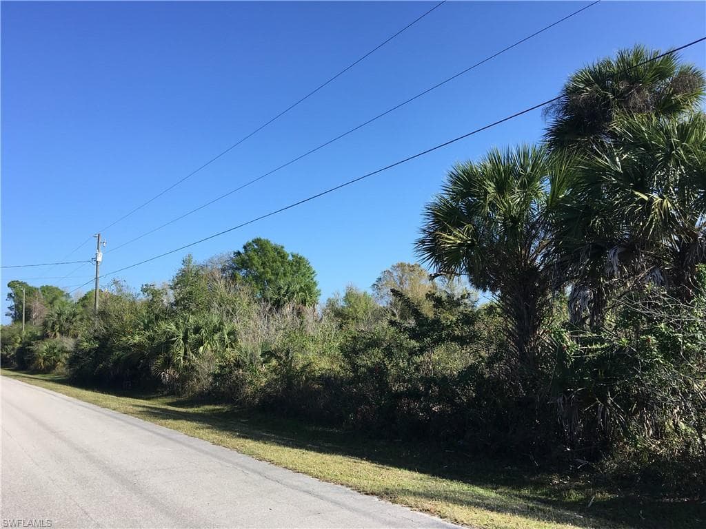 660 16th St NE, Naples, FL 34120-13