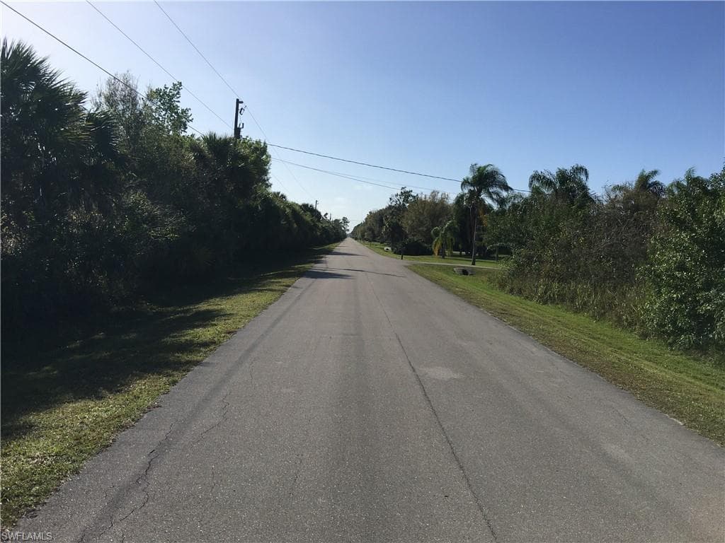 660 16th St NE, Naples, FL 34120-1