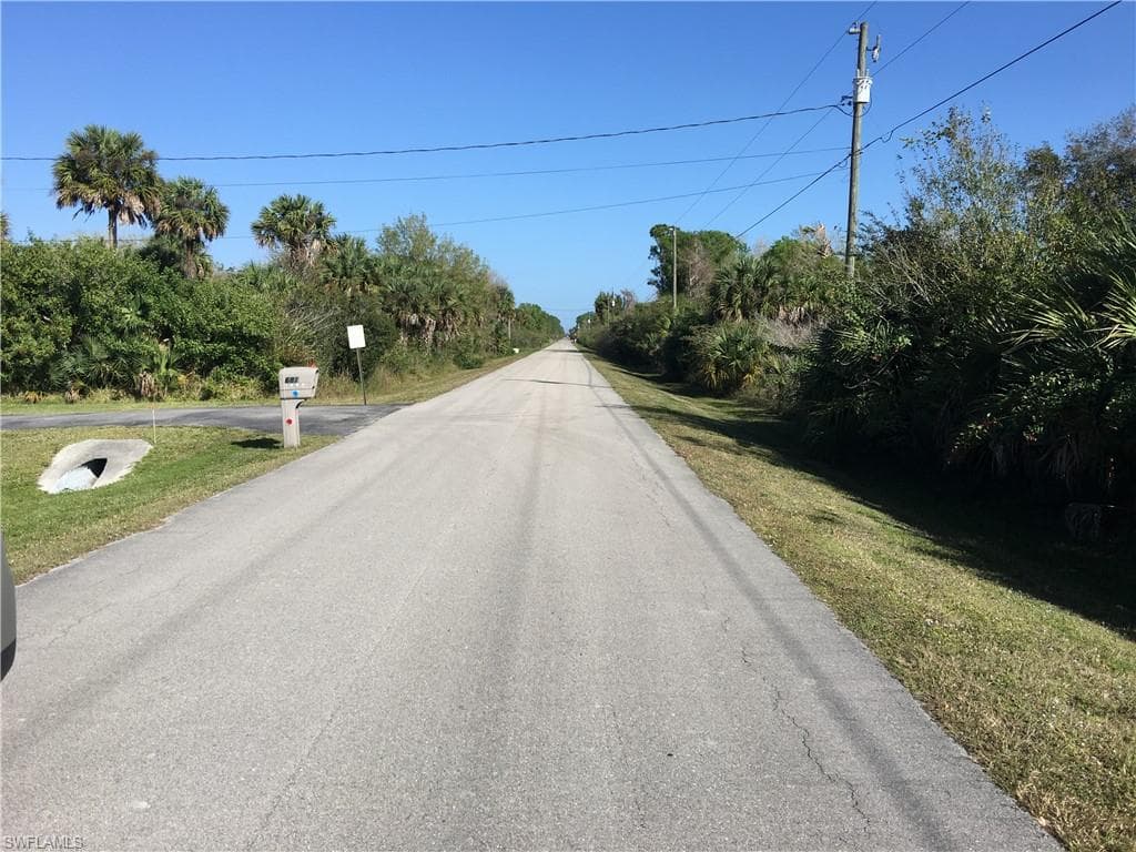 660 16th St NE, Naples, FL 34120-3