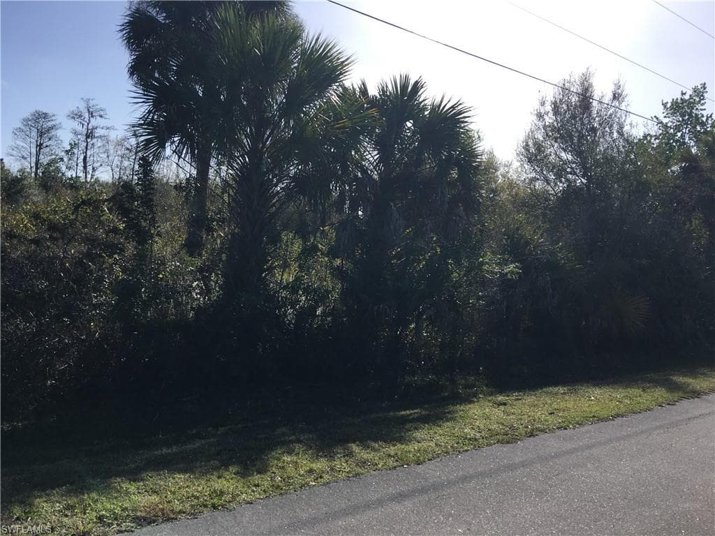 660 16th St NE, Naples, FL 34120-7