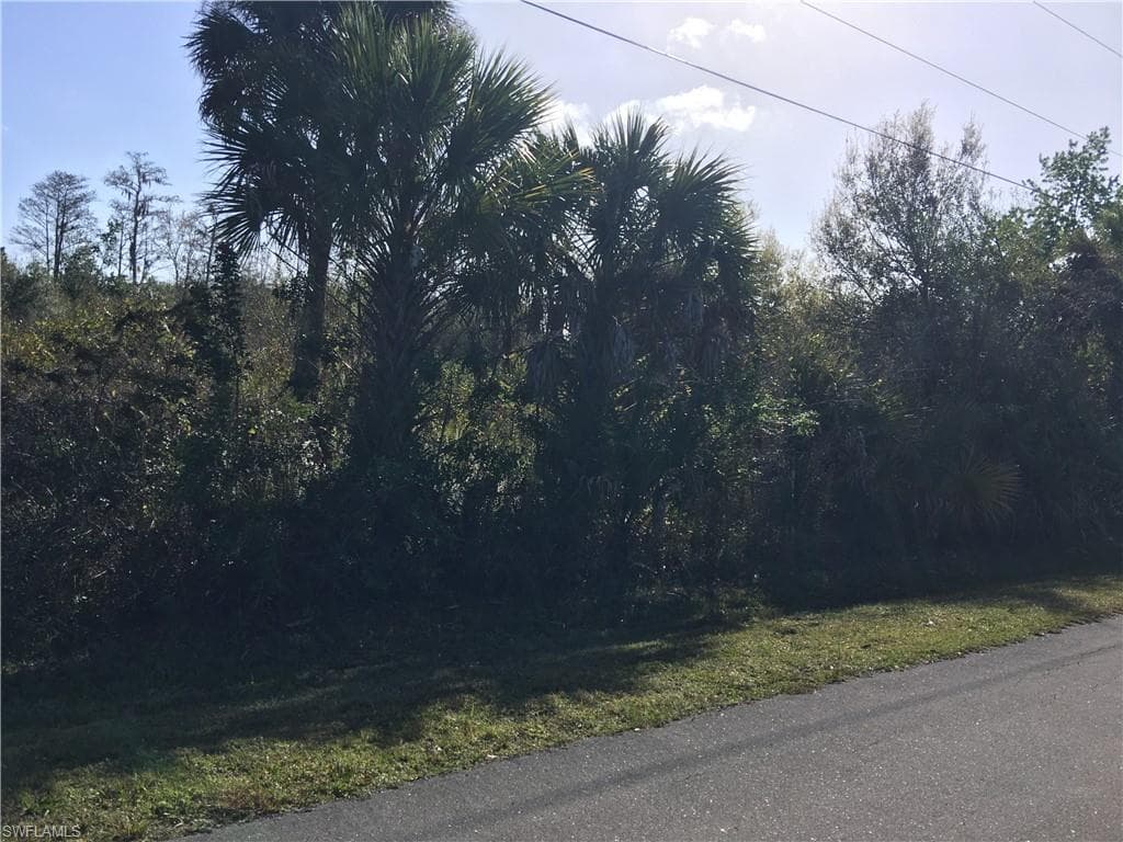 660 16th St NE, Naples, FL 34120-8